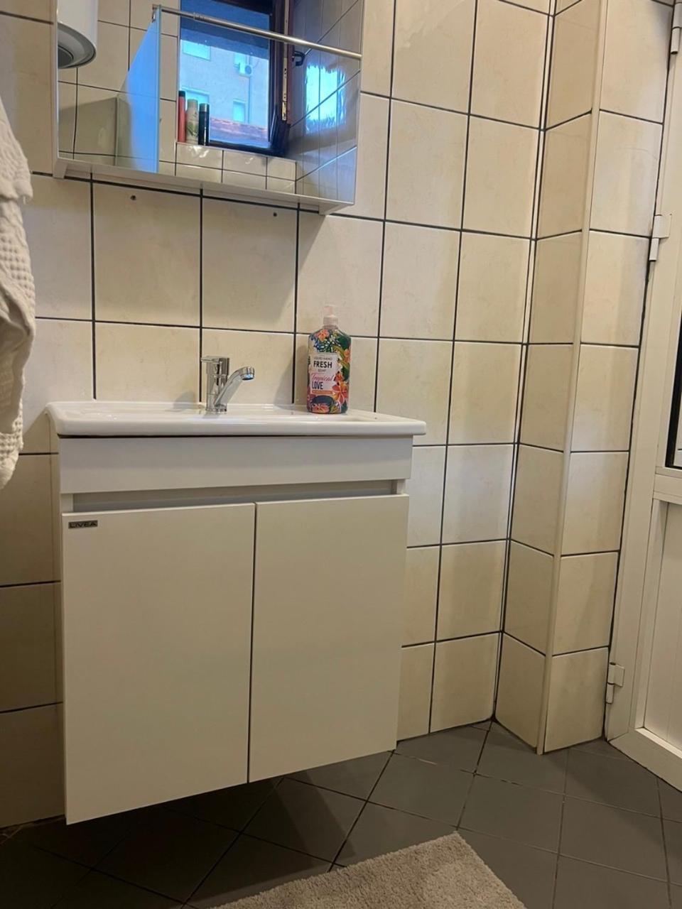 Friendly Rent Leilighet Pristina Eksteriør bilde